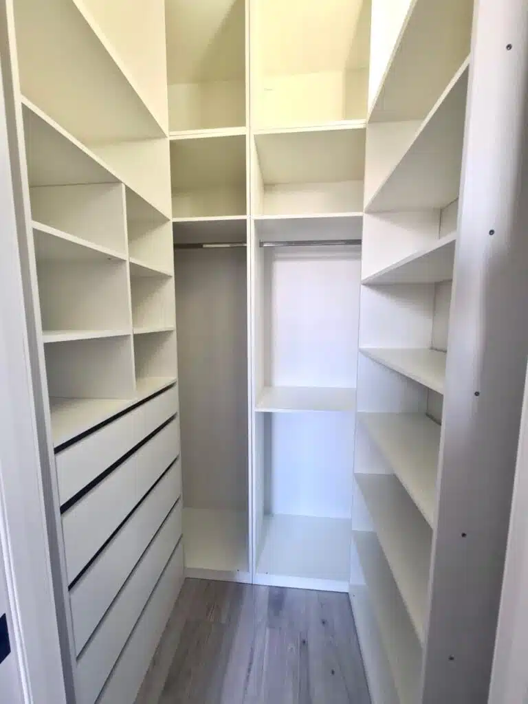 Гардеробные собери сам в Астане 3 ★ WoodDecor Угловая открытая гардеробная собери сам, Астана